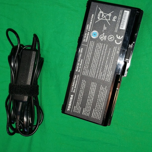 Toshiba Satellite P5050 Laptop Broken Parts Only Charger and Battery Included - Picture 8 of 8